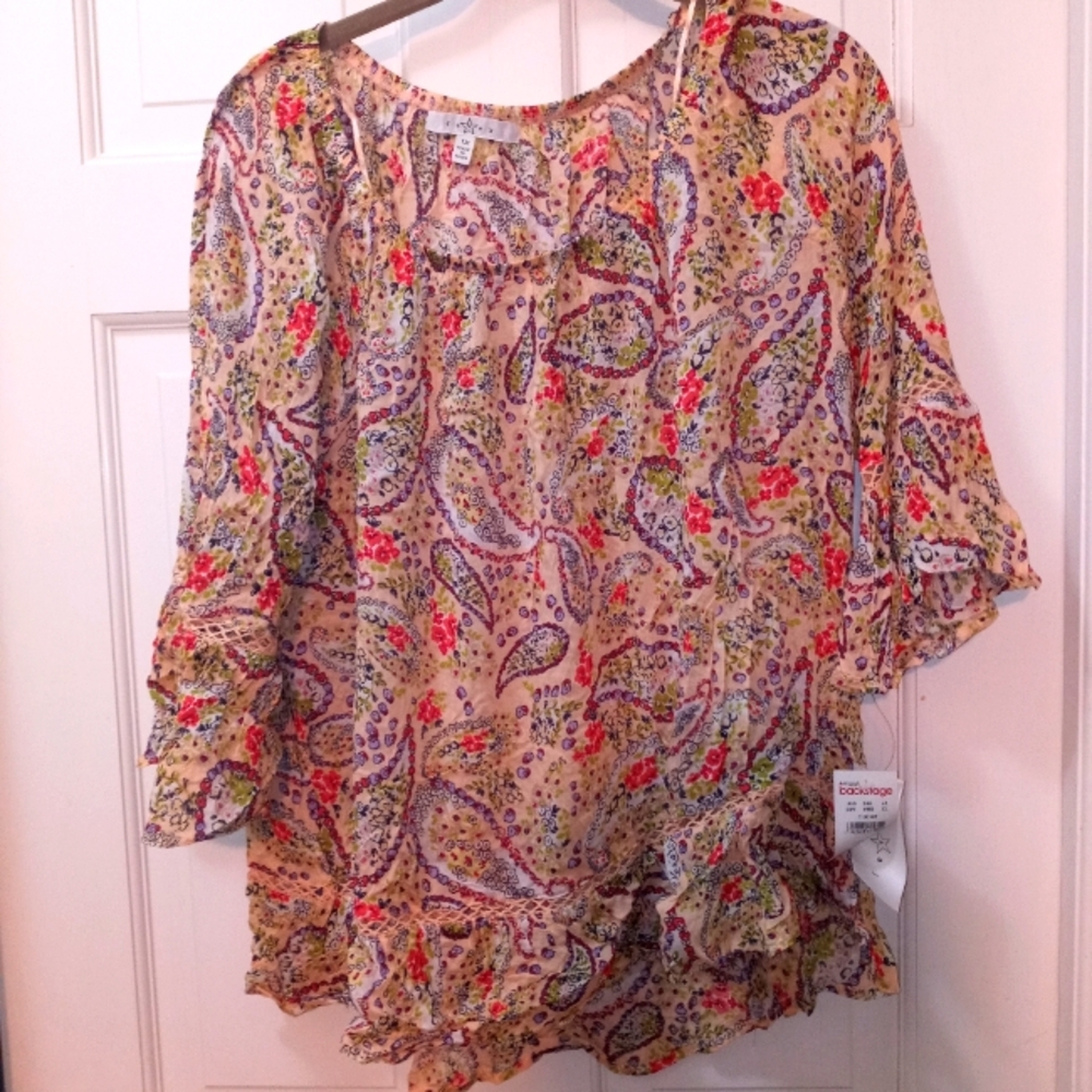 NWT boho print blouse with bell sleeves and cutwork embroidery. 1X